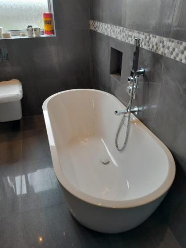 The freestanding bath